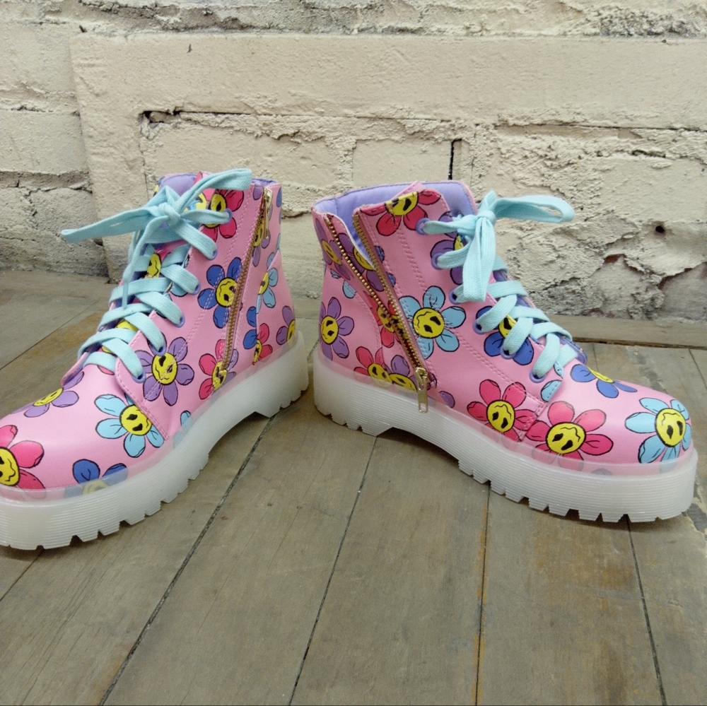 YRU Slayr Dayz Pink Daisy Smiley Face Lace Up Combat Boots Women’s Sz 8